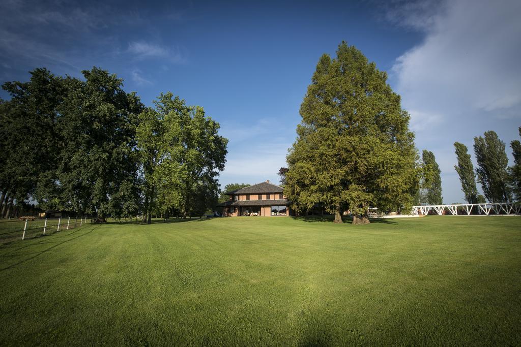 Agriturismo Tenuta "Il Cigno" Villanterio ภายนอก รูปภาพ